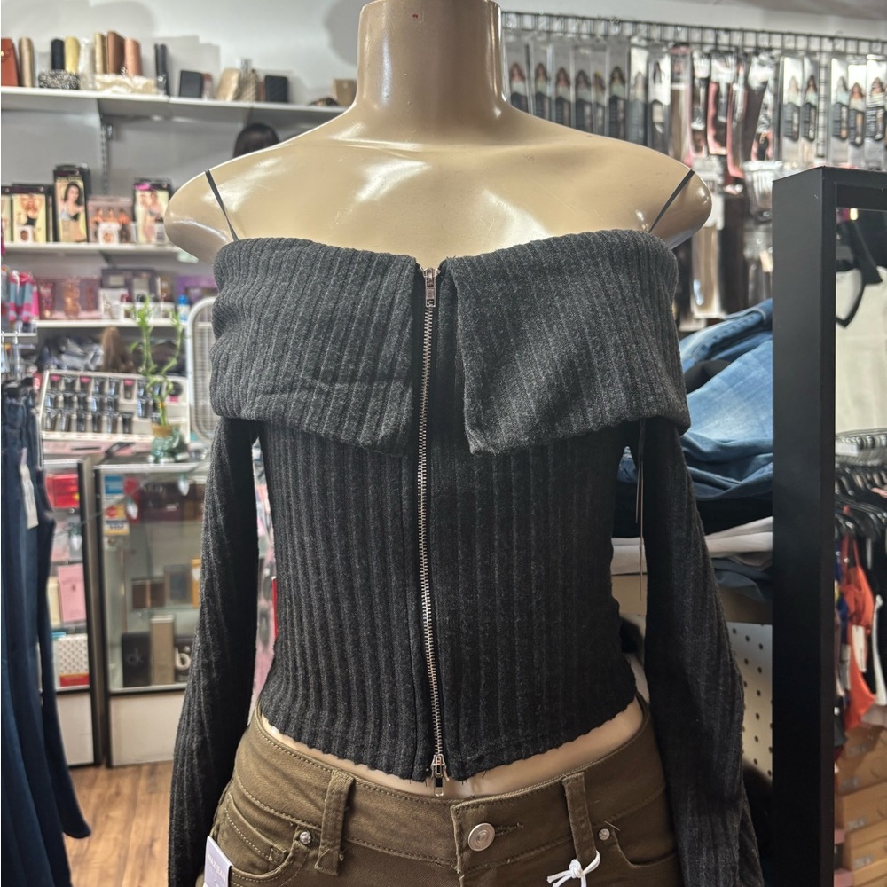 Gray Off-Shoulder Ribbed Top - Picture 6 of 7